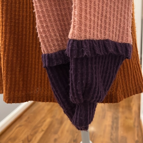 COZY RUFFLE SLEEVE FREE PEOPLE INSPIRED SWEATER - SIZE SMALL - Picture 3 of 6